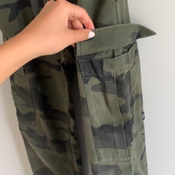 Aritzia TNA camo cargo pants - Picture 3 of 3